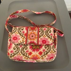 Vera Bradley magnet close book style purse.